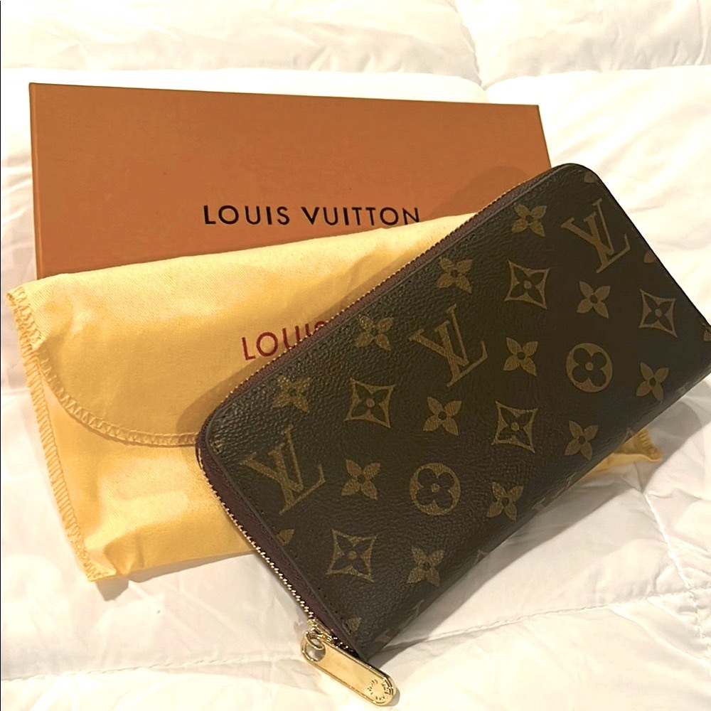 Louis Vuitton Zippy Wallet Monogram Design. Comes with box and dust bag.